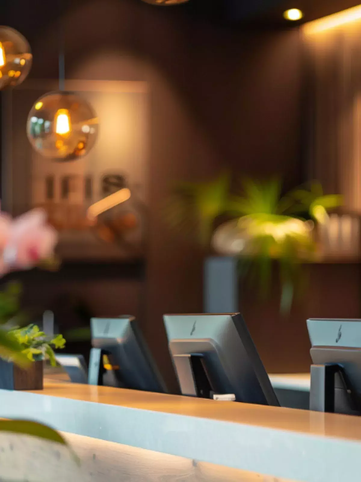Choice hotels front desk with smiling employee